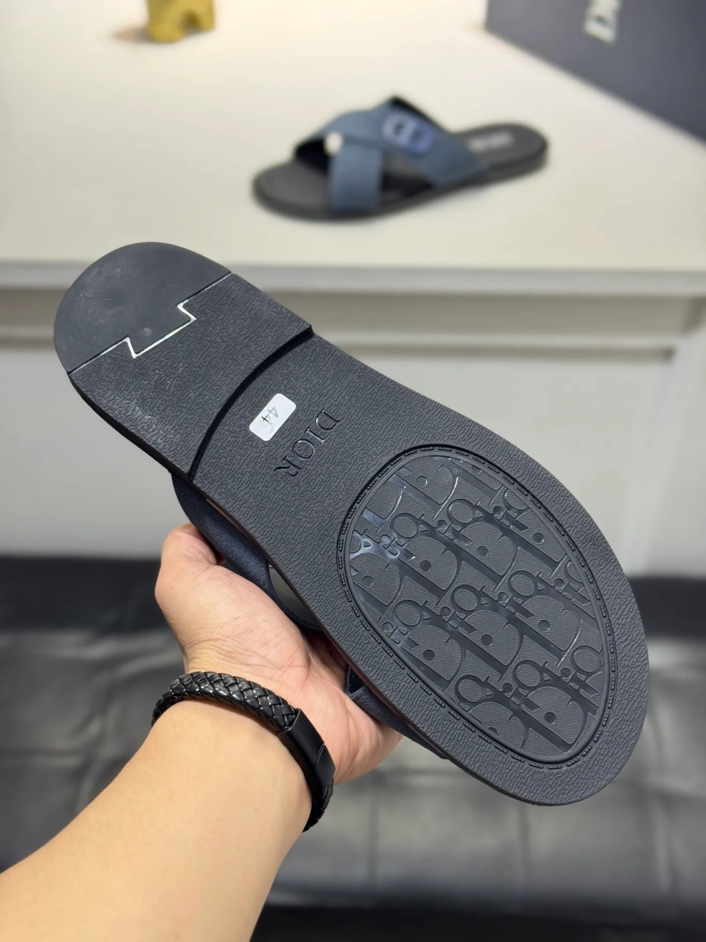 Men's men's shoes 💰320 [New style] 🦇🦇𝐂𝐡𝐫𝐢𝐬𝐭𝐢𝐚𝐧 𝐃𝐢𝐨𝐫 Dior slippers - the latest hot sandals, classic sandals, original replicas, super durable and versatile, cowhide leather with hardware accessories, very comfortable on the feet Look slim and white. Original molded outsole size: 38-44 (.45. Customized